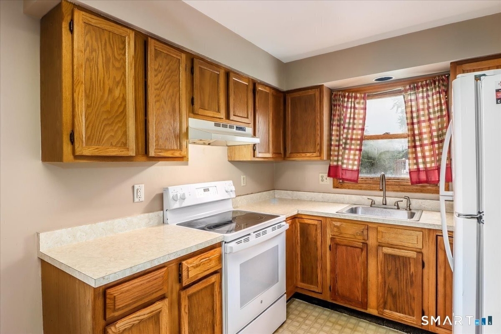 28 Middle Street - Photo 4