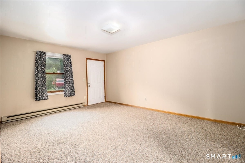 28 Middle Street - Photo 11