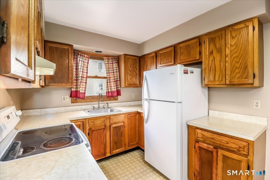 28 Middle Street - Photo 3