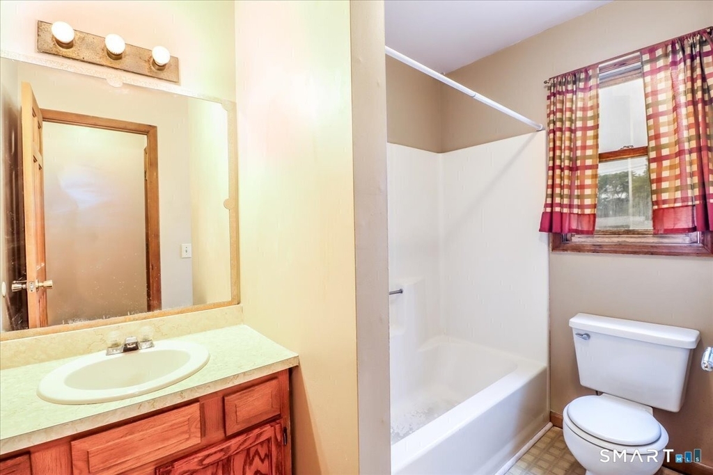 28 Middle Street - Photo 16