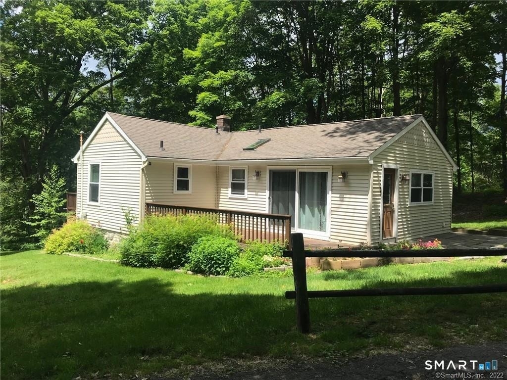 864 Litchfield Turnpike - Photo 0