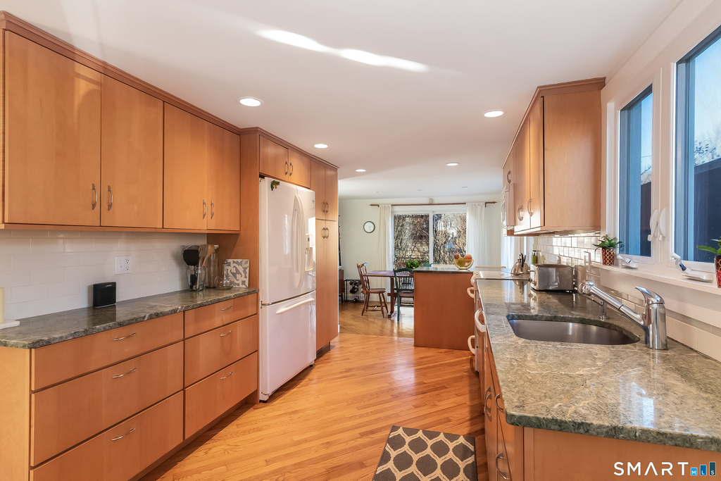 79 Hartford Avenue - Photo 9