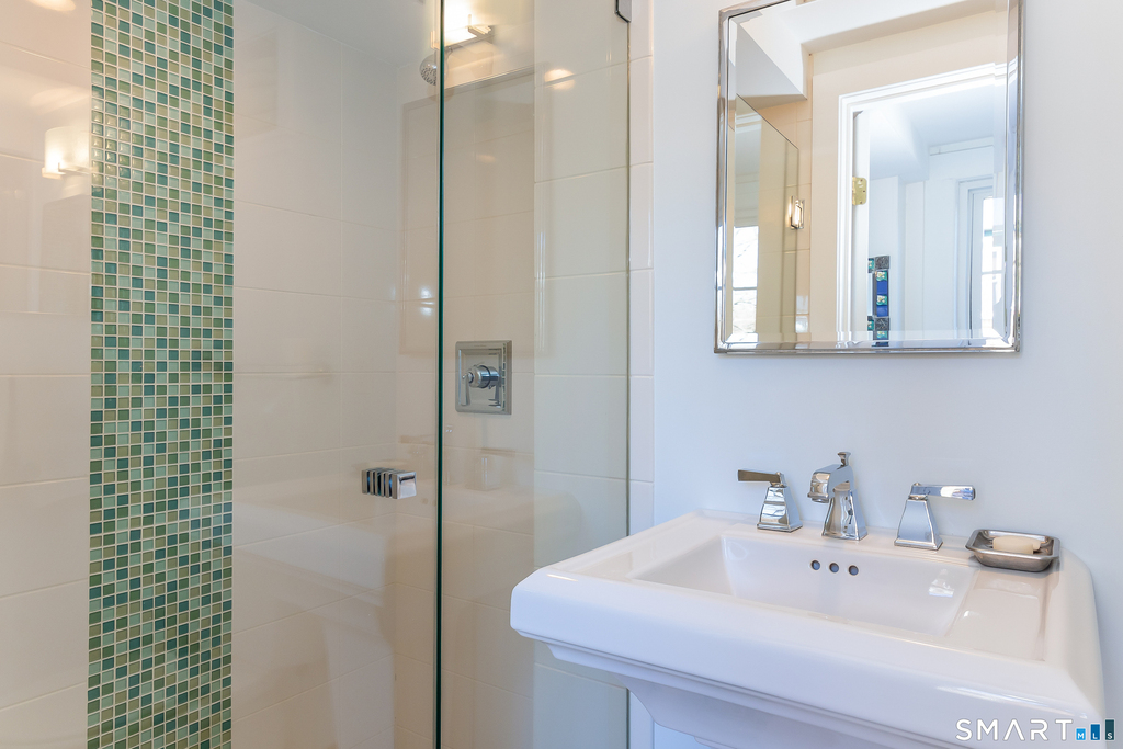 79 Hartford Avenue - Photo 13