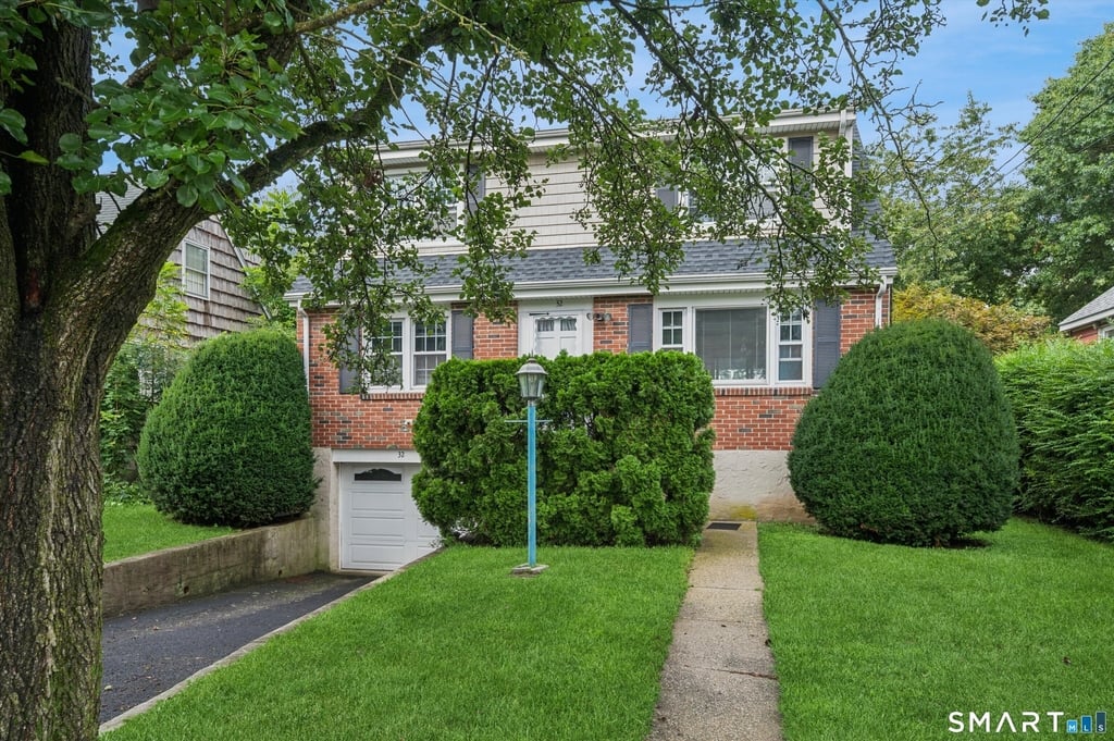 32 Hollow Wood Lane - Photo 0