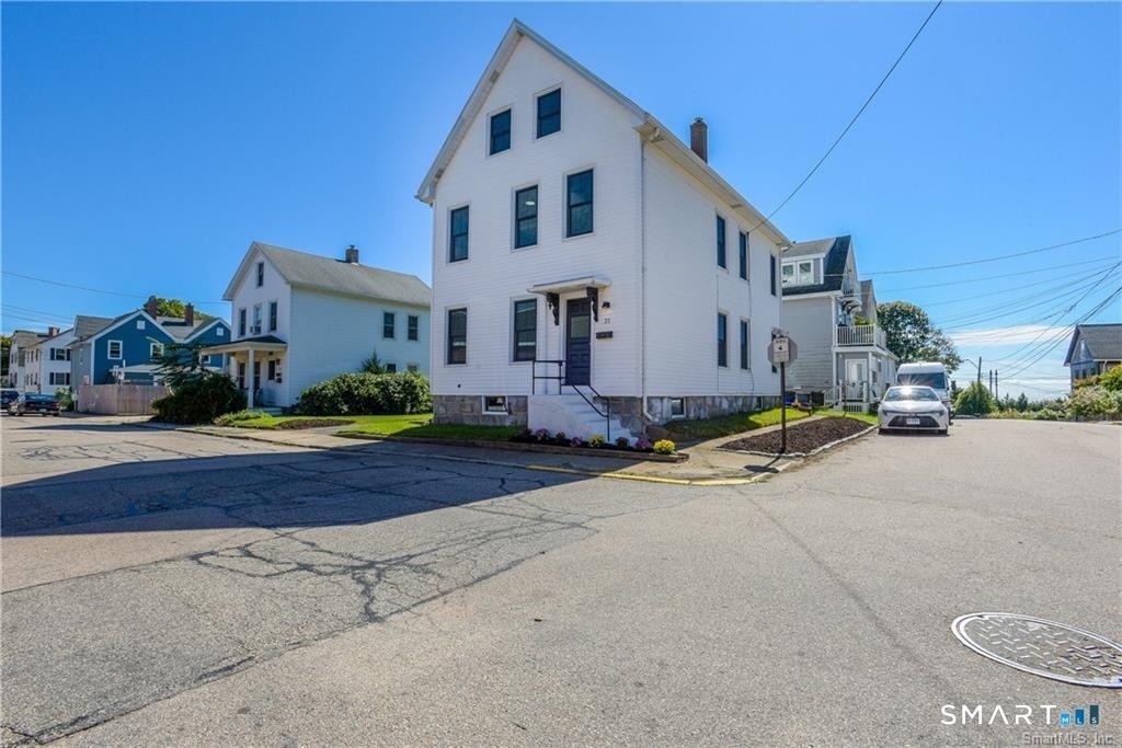 21 Bayview Avenue - Photo 0