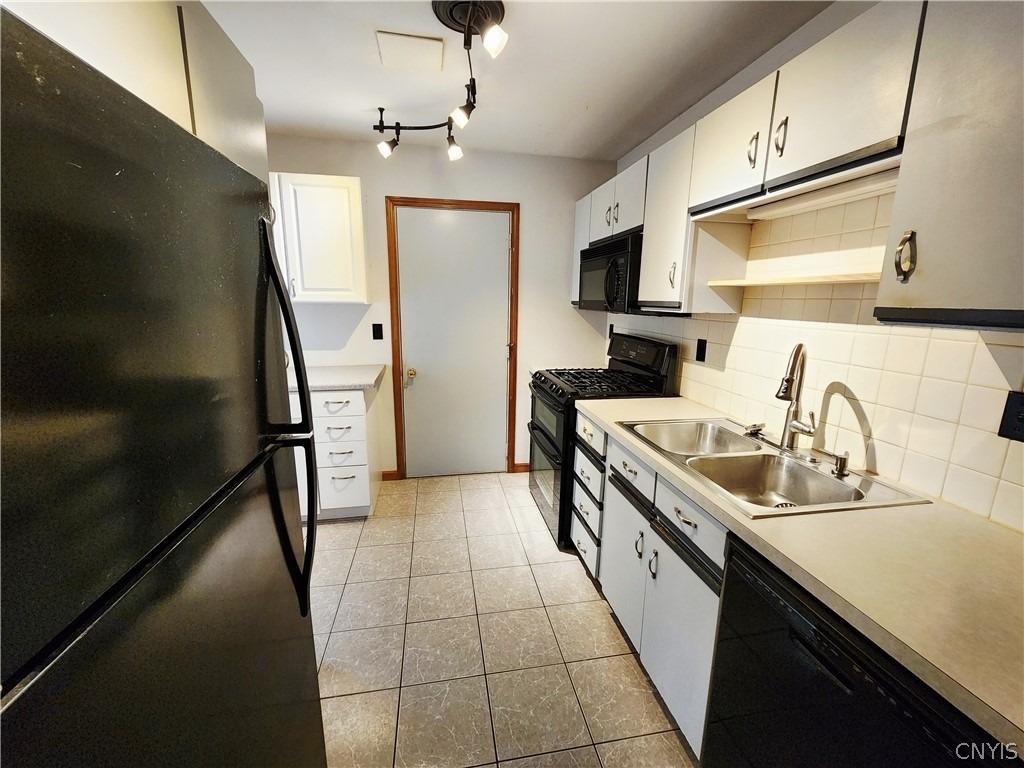 8214 Honeysuckle Drive - Photo 11