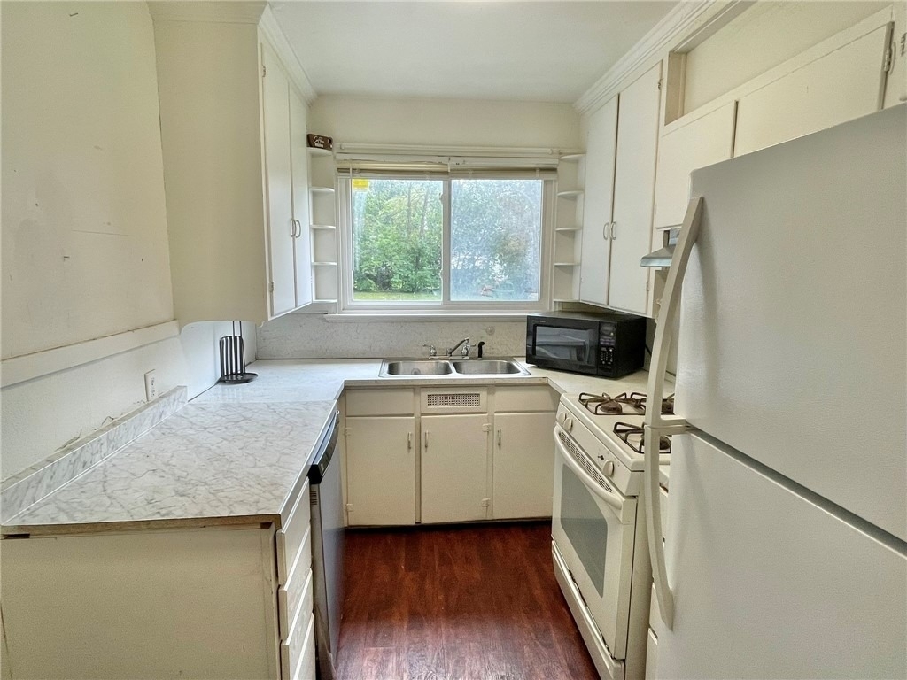 1680 Mount Hope Avenue - Photo 11