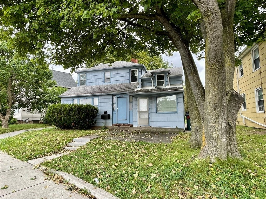 1680 Mount Hope Avenue - Photo 0
