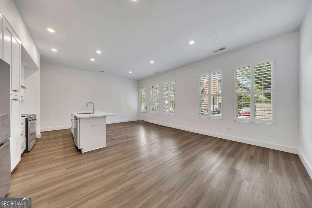 9040 Main Street - Photo 12