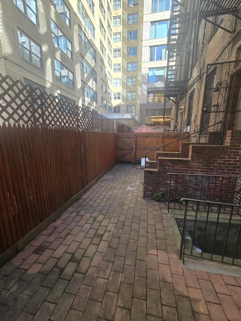 245 East 62nd Street - Photo 8