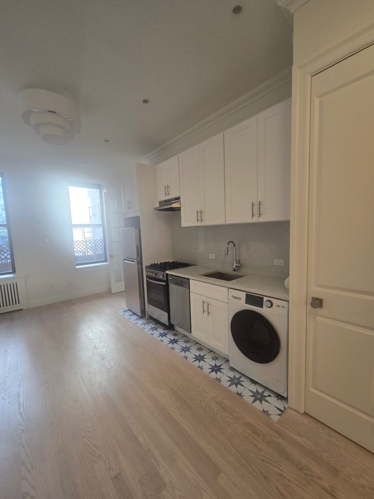 245 East 62nd Street - Photo 2