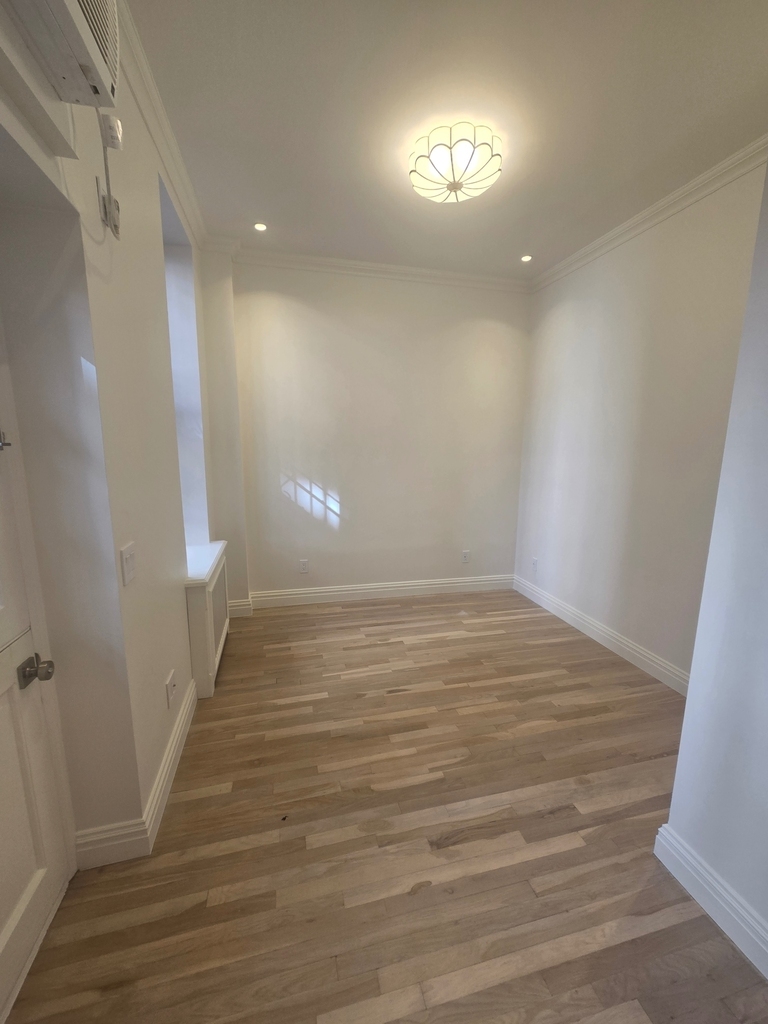 245 East 62nd Street - Photo 4
