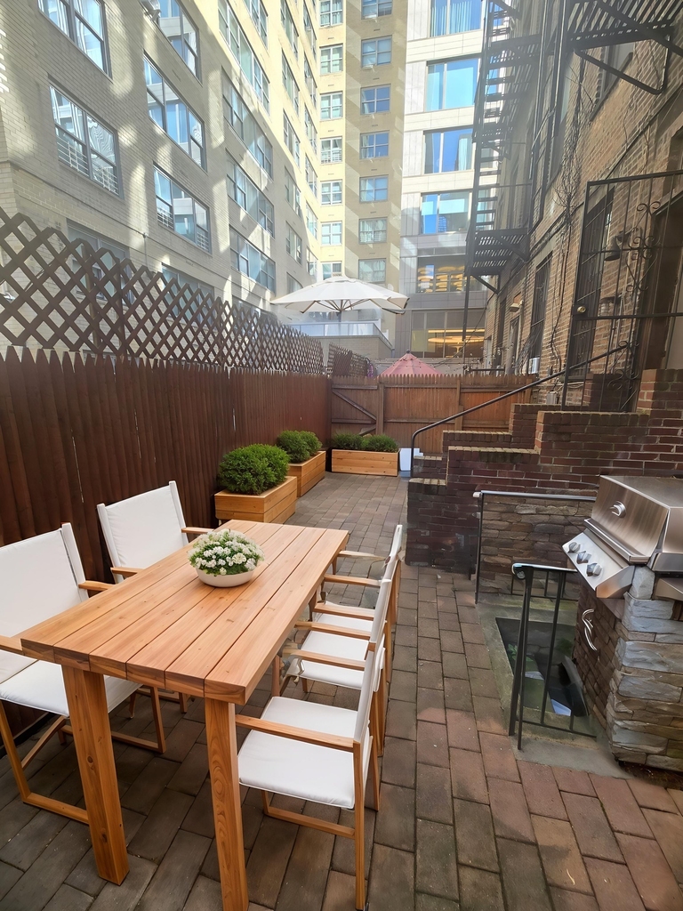 245 East 62nd Street - Photo 1