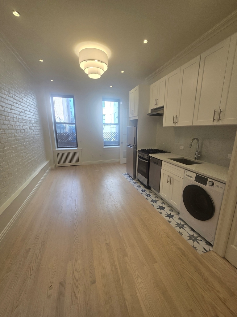 245 East 62nd Street - Photo 1