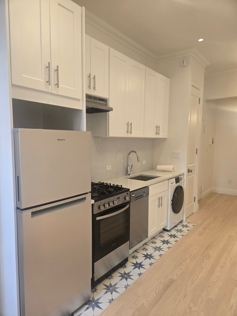 245 East 62nd Street - Photo 0