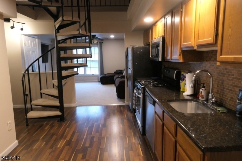 6 Oak St - Photo 0