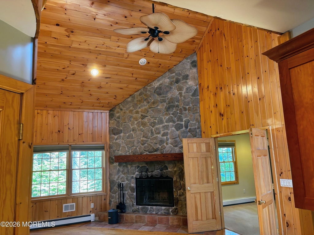 327 Deerfoot Lane - Photo 2