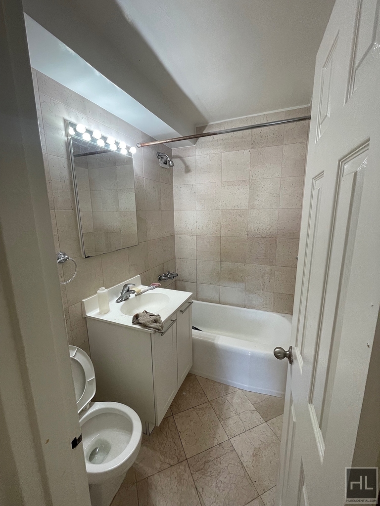 East 79th Street - Photo 7