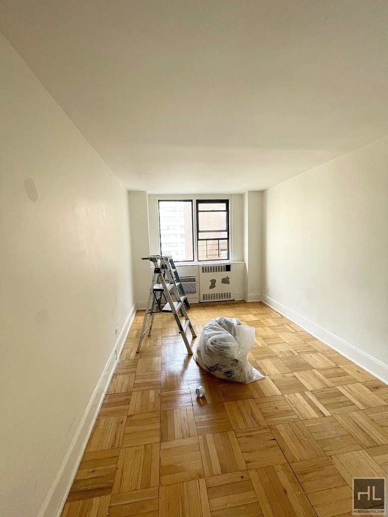 East 79th Street - Photo 0