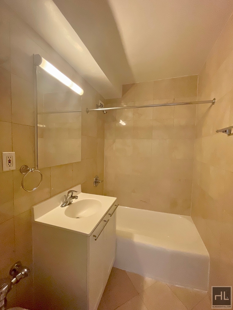 East 79th Street - Photo 12