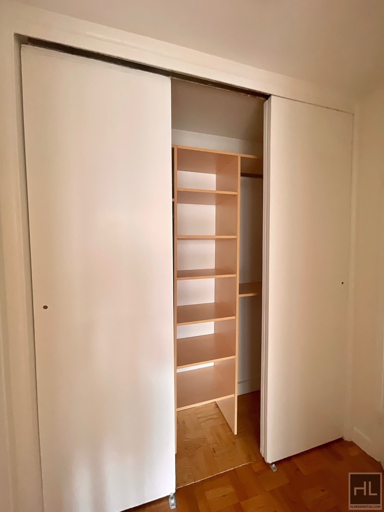 East 79th Street - Photo 13