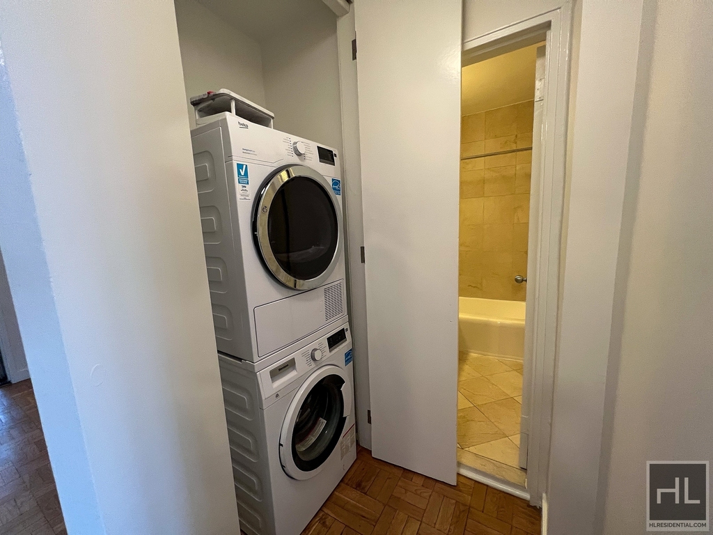 East 79th Street - Photo 10