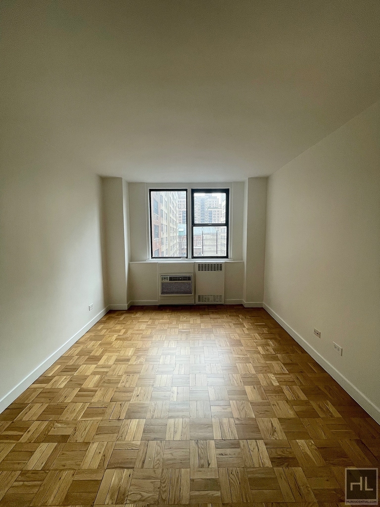 East 79th Street - Photo 7