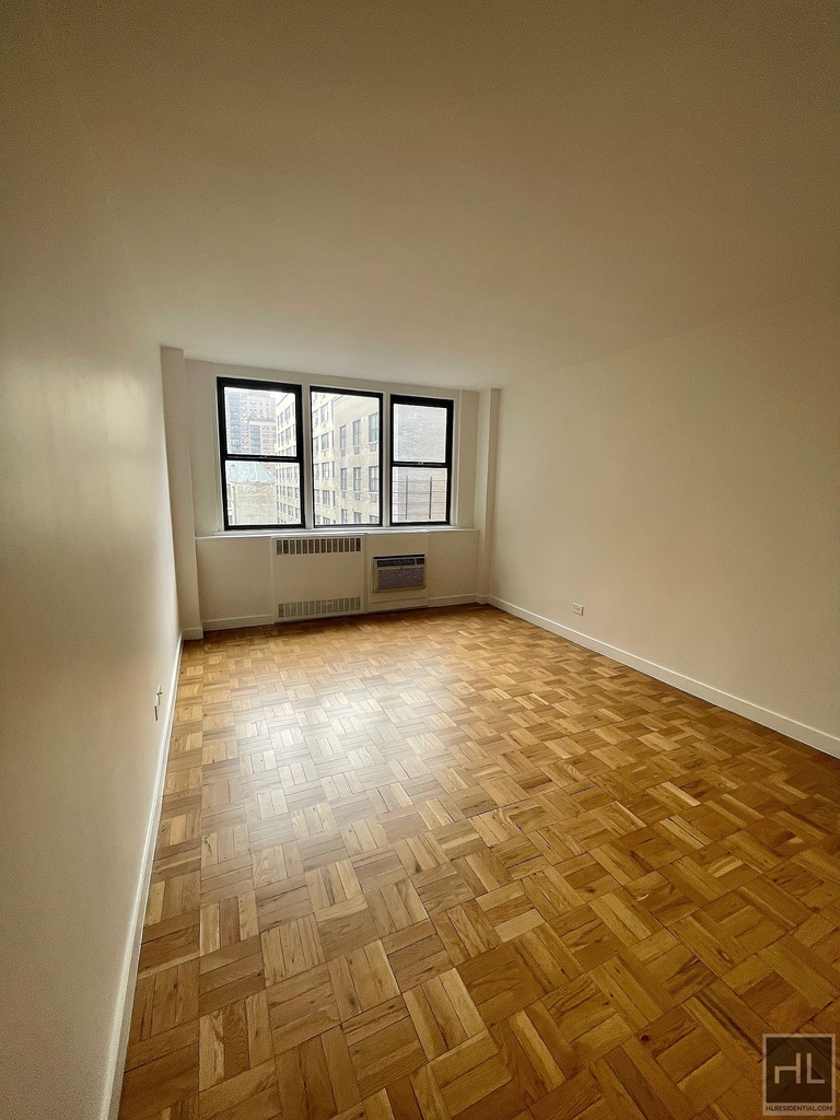East 79th Street - Photo 5