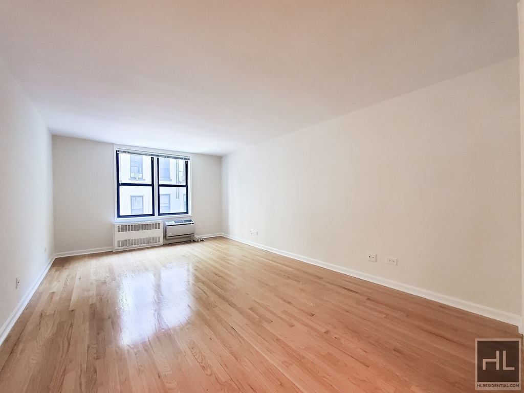 West 16 Street - Photo 0