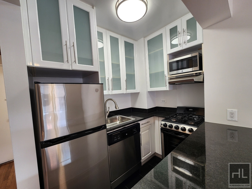West 16 Street - Photo 2