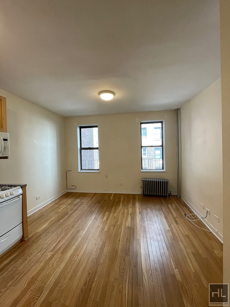 East 89 Street - Photo 0