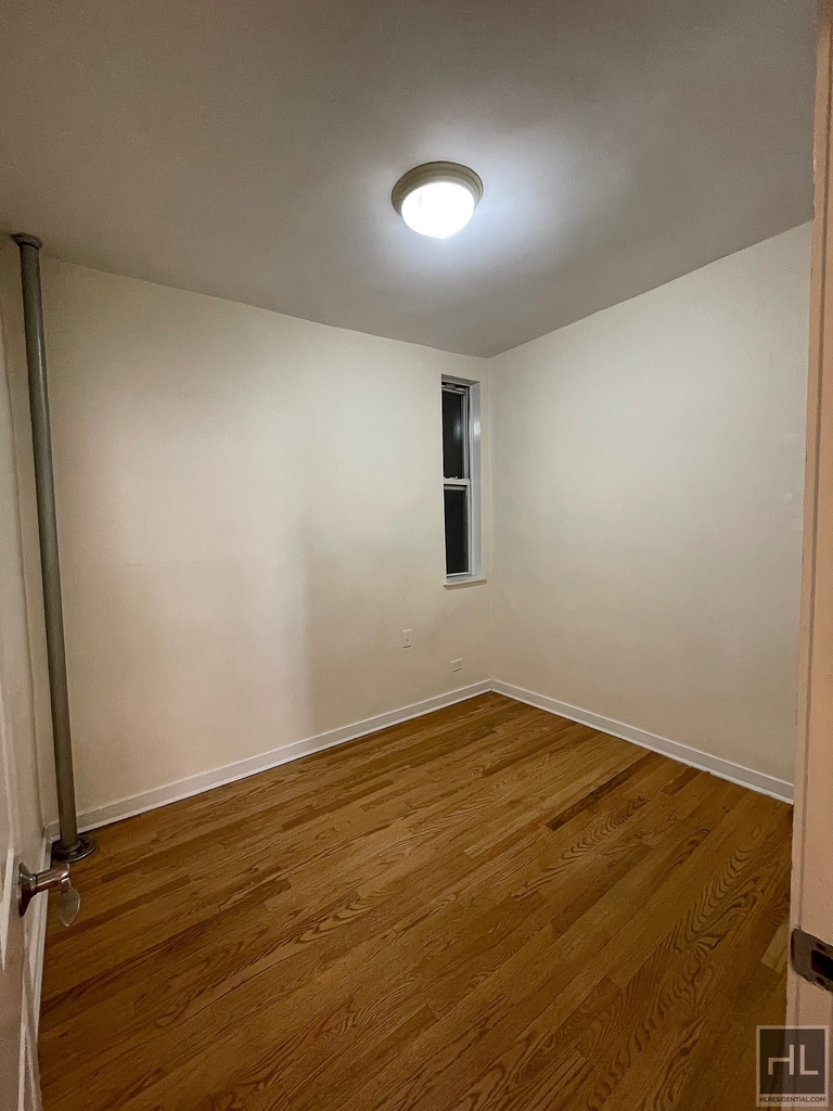 East 89 Street - Photo 4