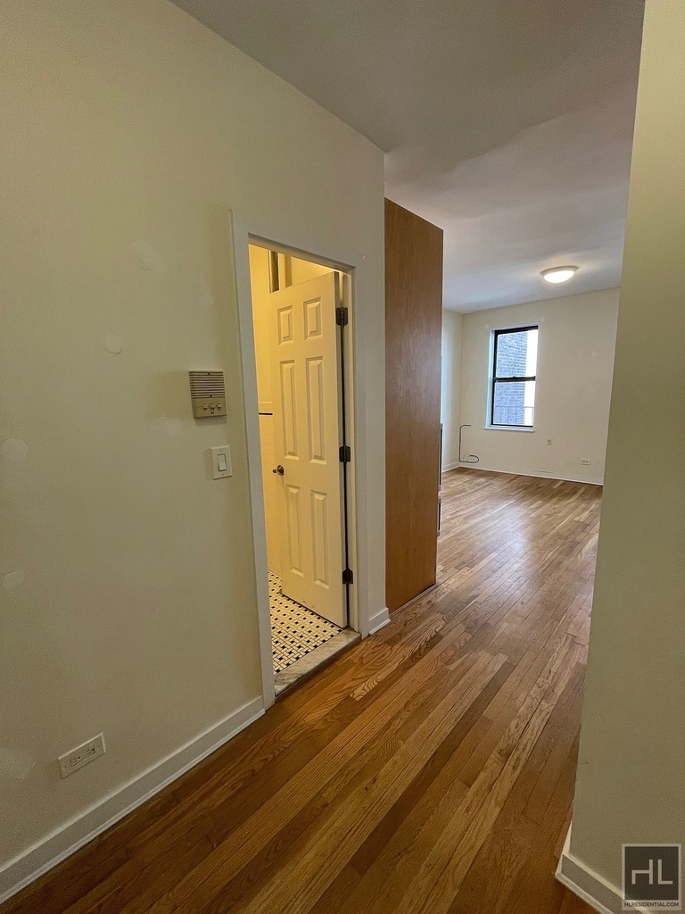 East 89 Street - Photo 9