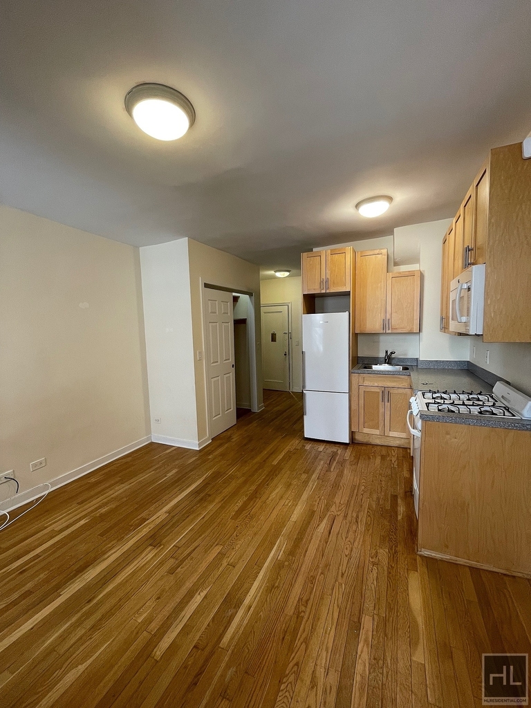 East 89 Street - Photo 3