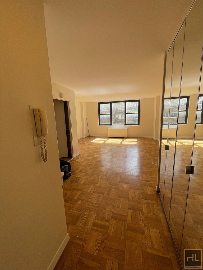 East 49 Street - Photo 2