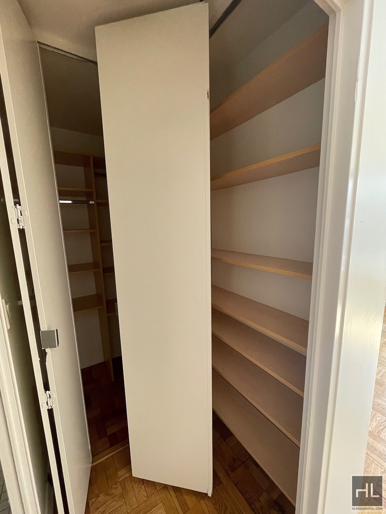 East 49 Street - Photo 8