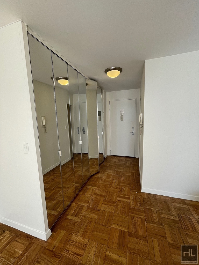 East 49 Street - Photo 5