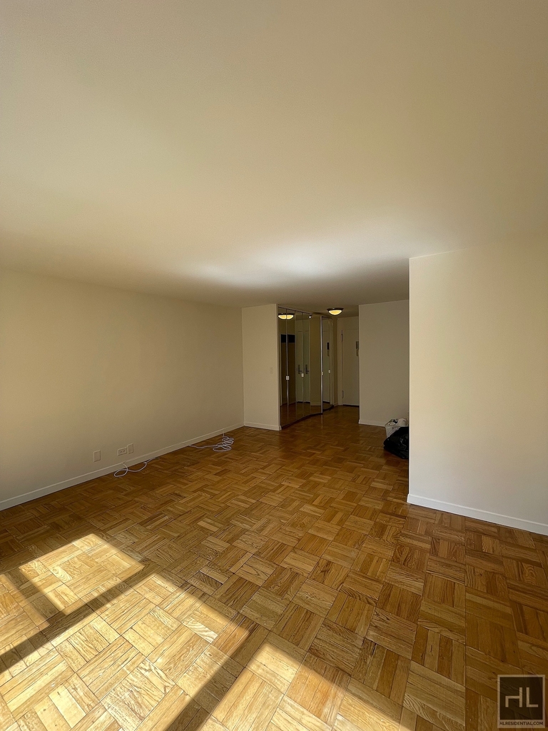 East 49 Street - Photo 3