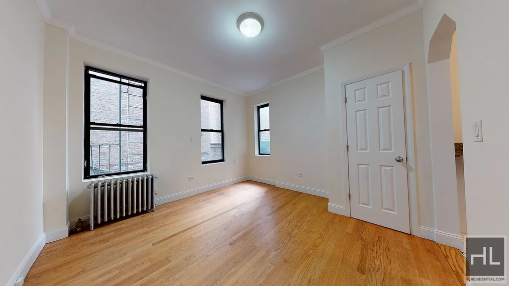 2 Avenue - Photo 0
