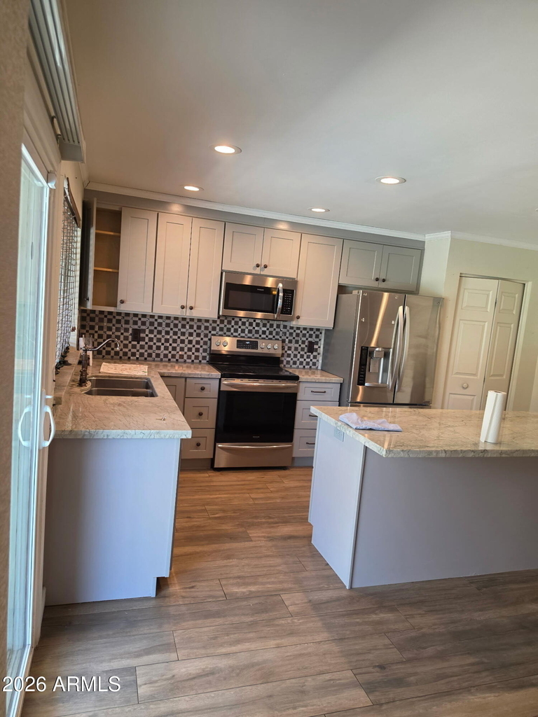 514 E Morrow Drive - Photo 2