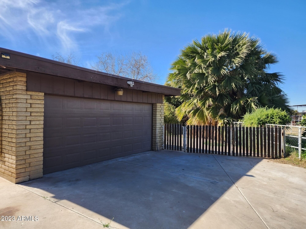 802 N Alzora Way - Photo 19