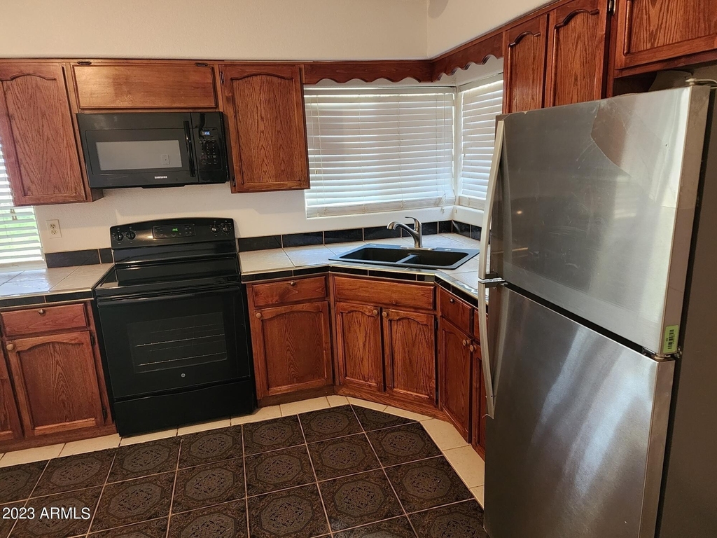 802 N Alzora Way - Photo 3