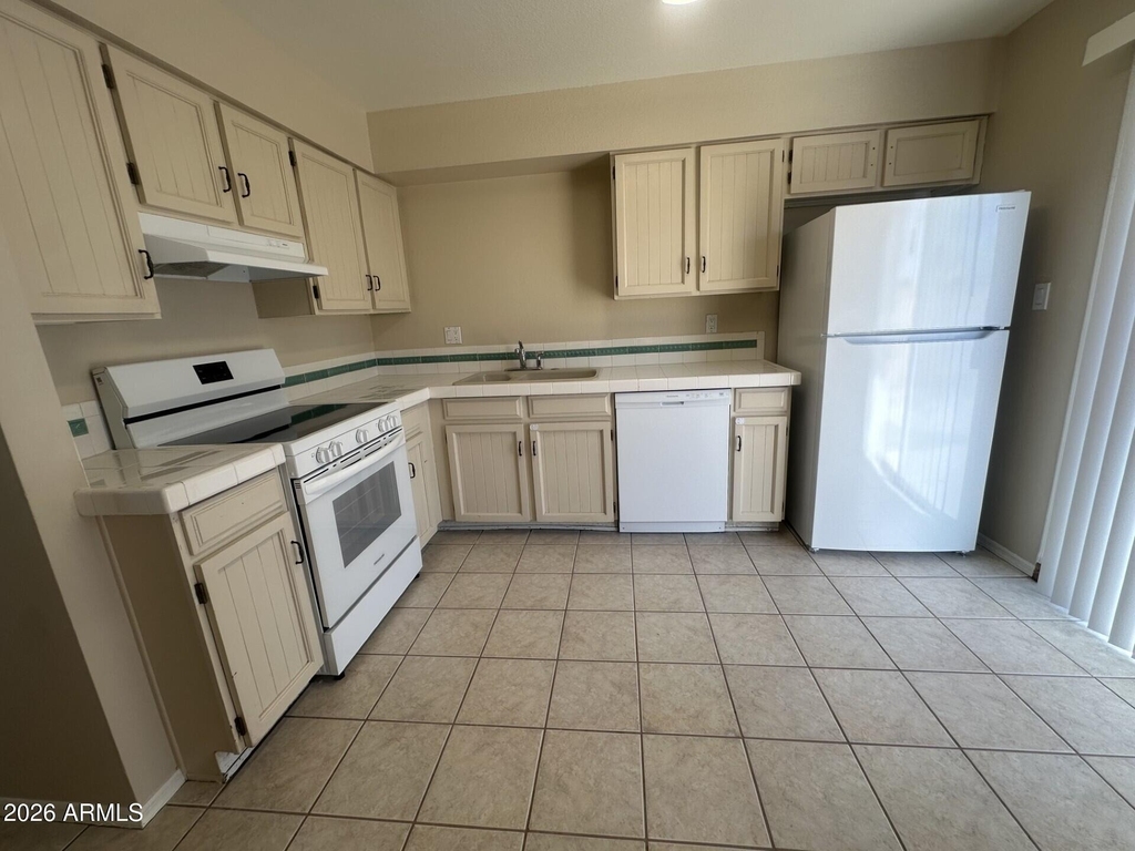 1349 E Palmdale Drive - Photo 3