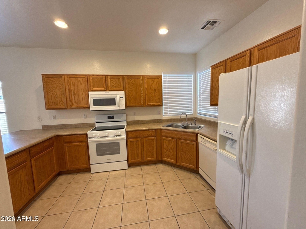 8858 W Hilton Avenue - Photo 6