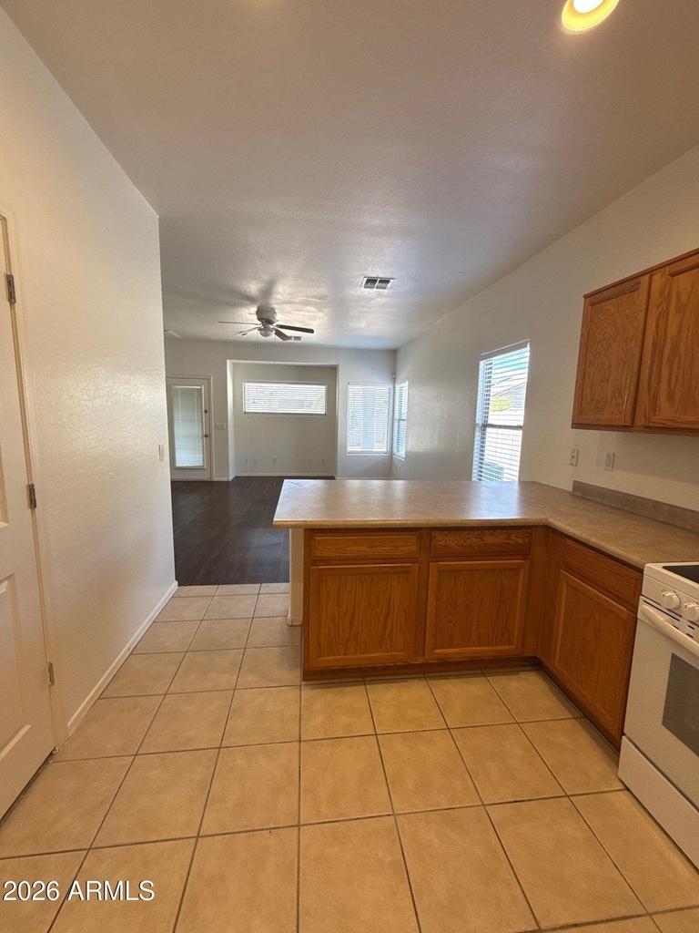 8858 W Hilton Avenue - Photo 7