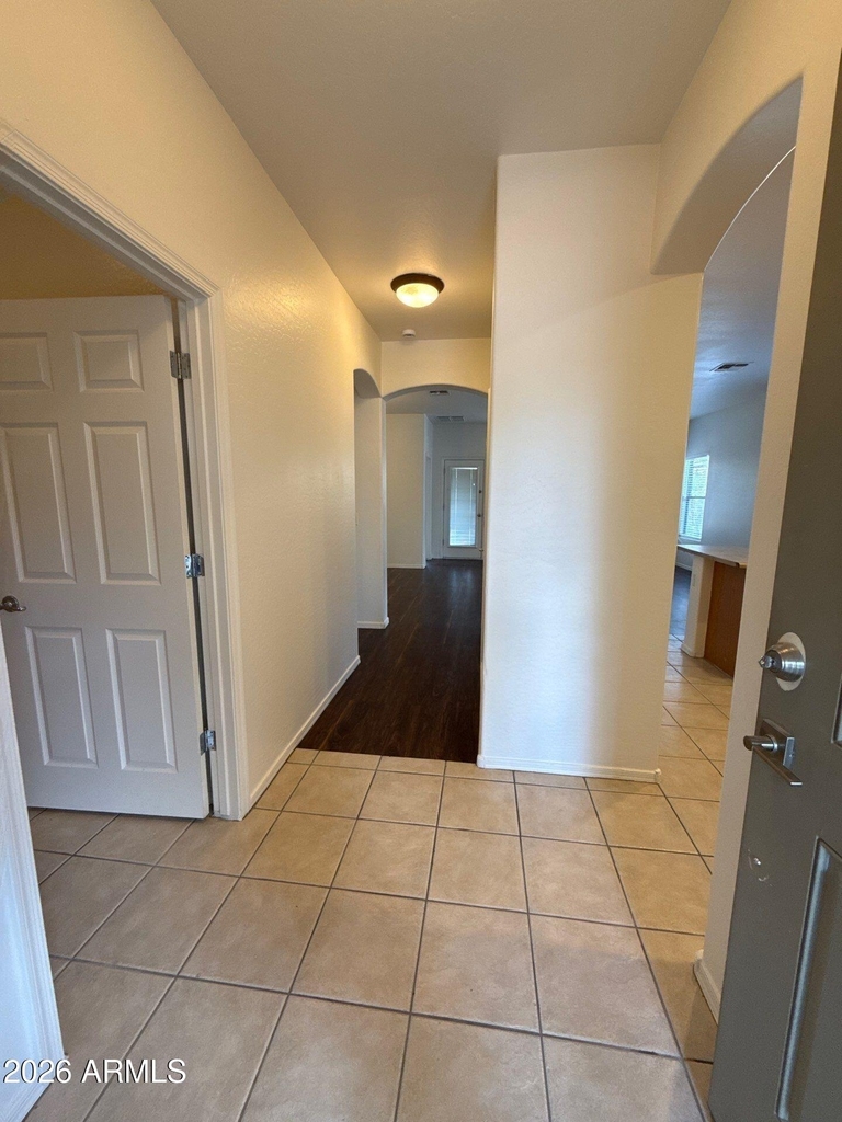 8858 W Hilton Avenue - Photo 3