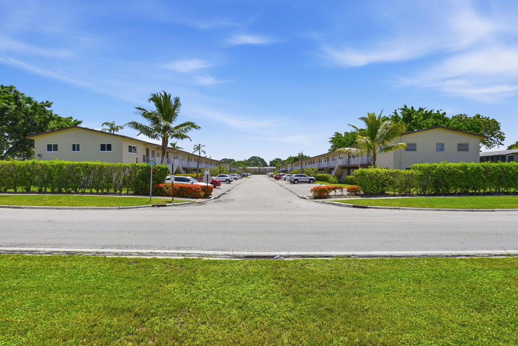 7505 Nw 5th Place - Photo 1