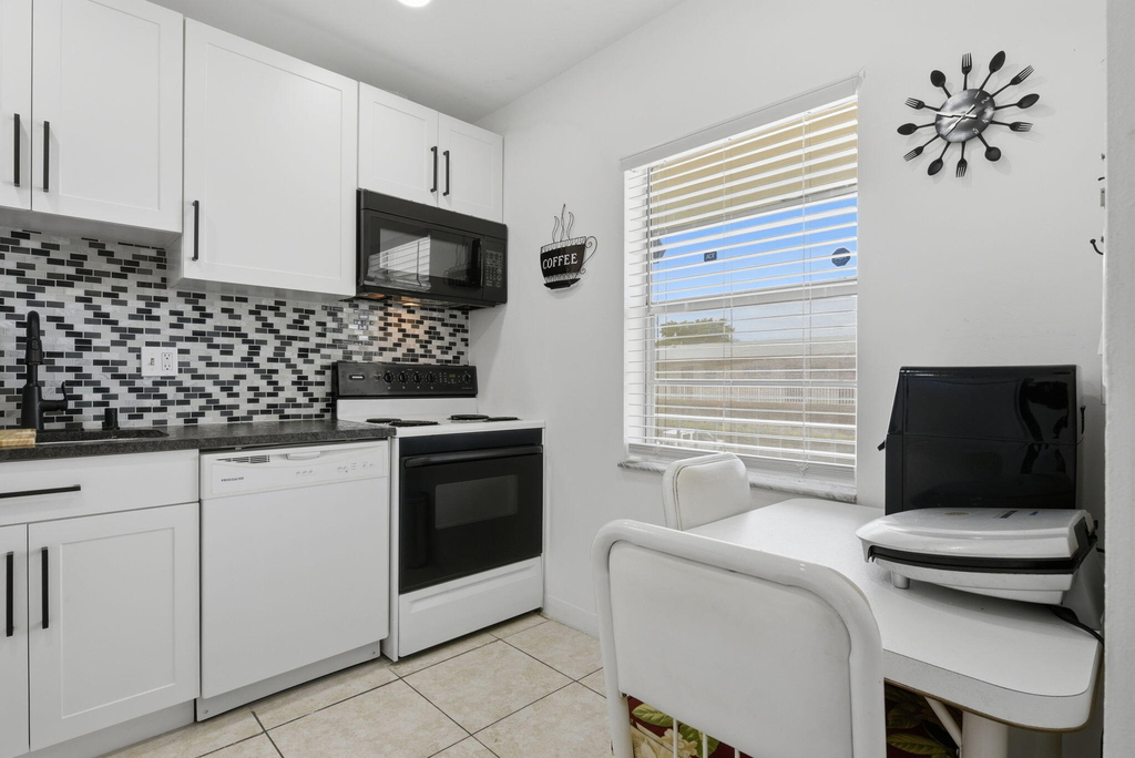 7505 Nw 5th Place - Photo 14