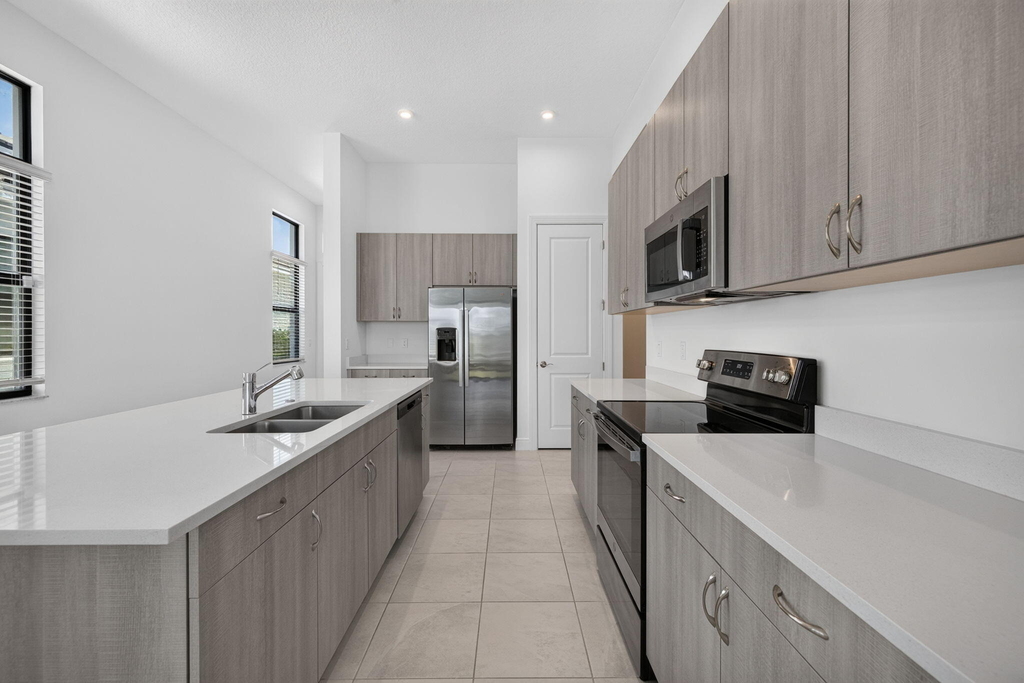 9148 Sw Esule Way - Photo 2