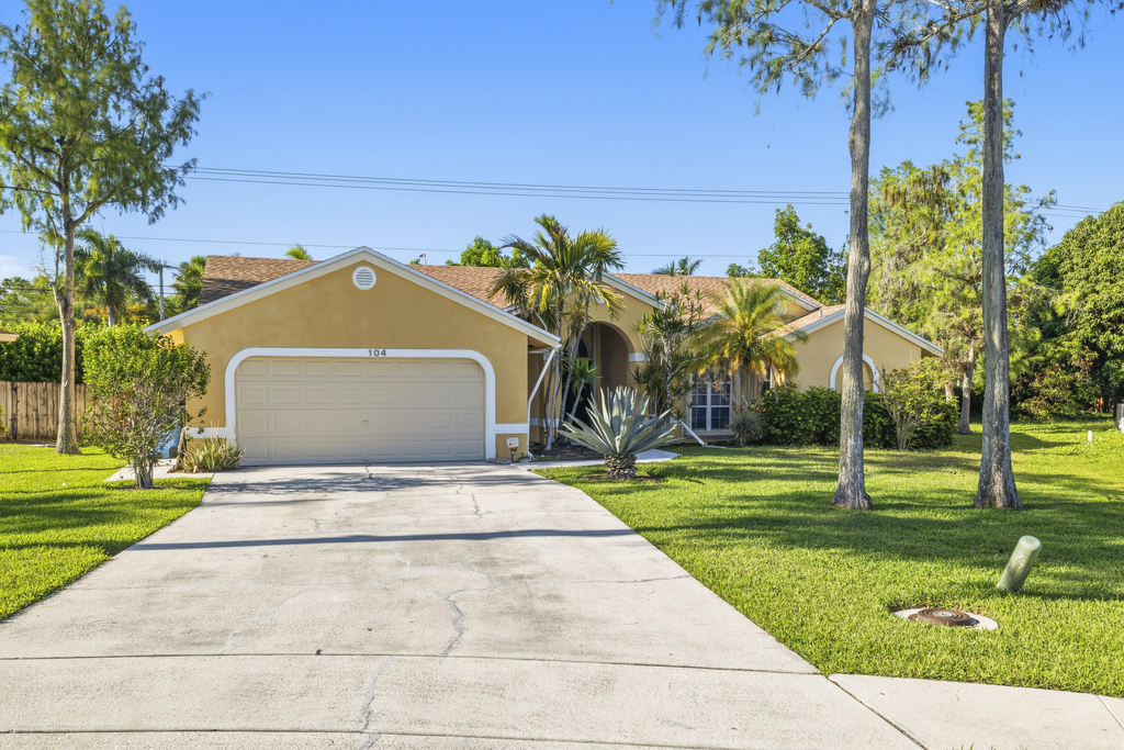 104 Oxford Court - Photo 1